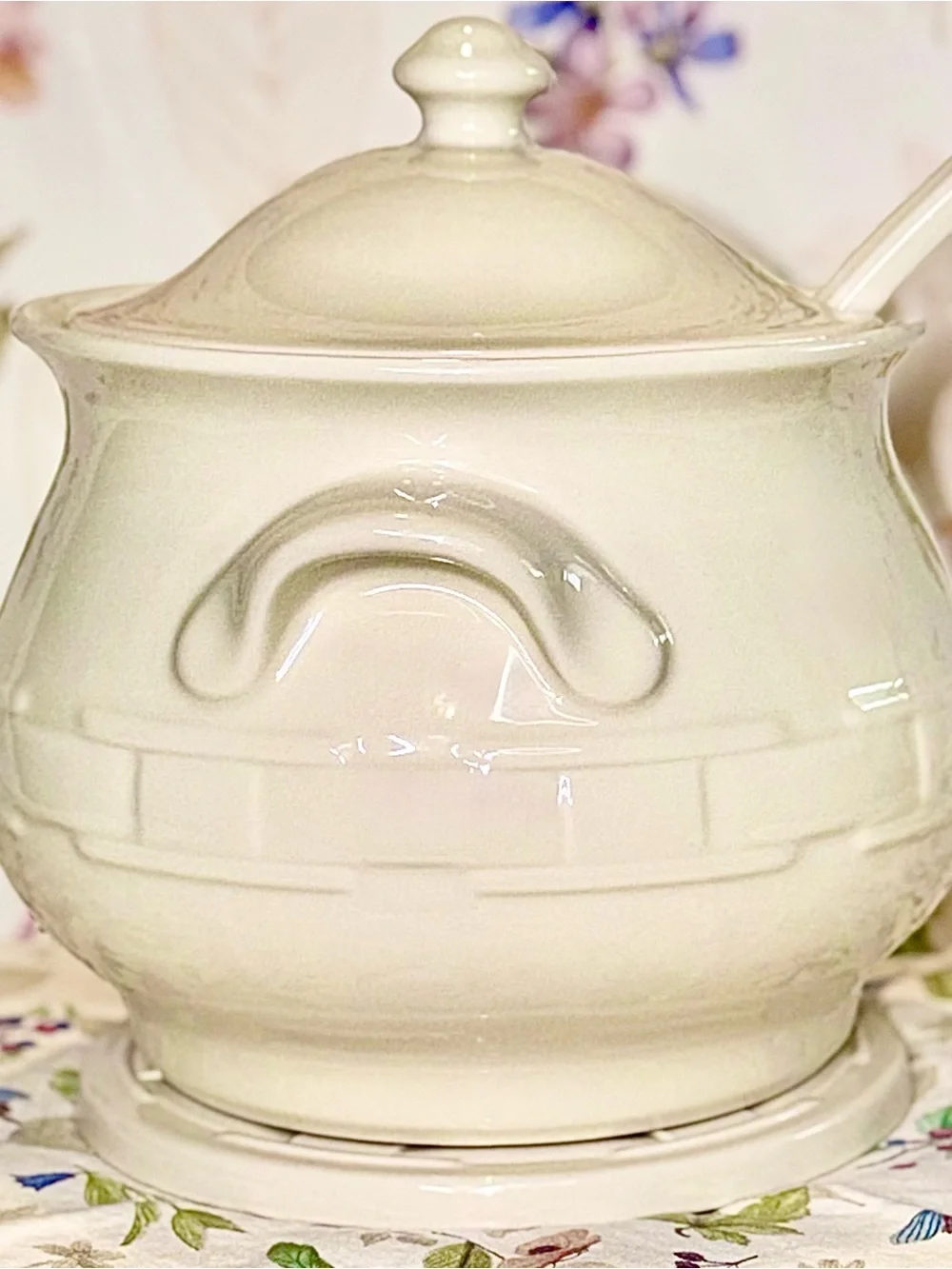 Longaberger Vintage Ceramic Soup Tureen Set